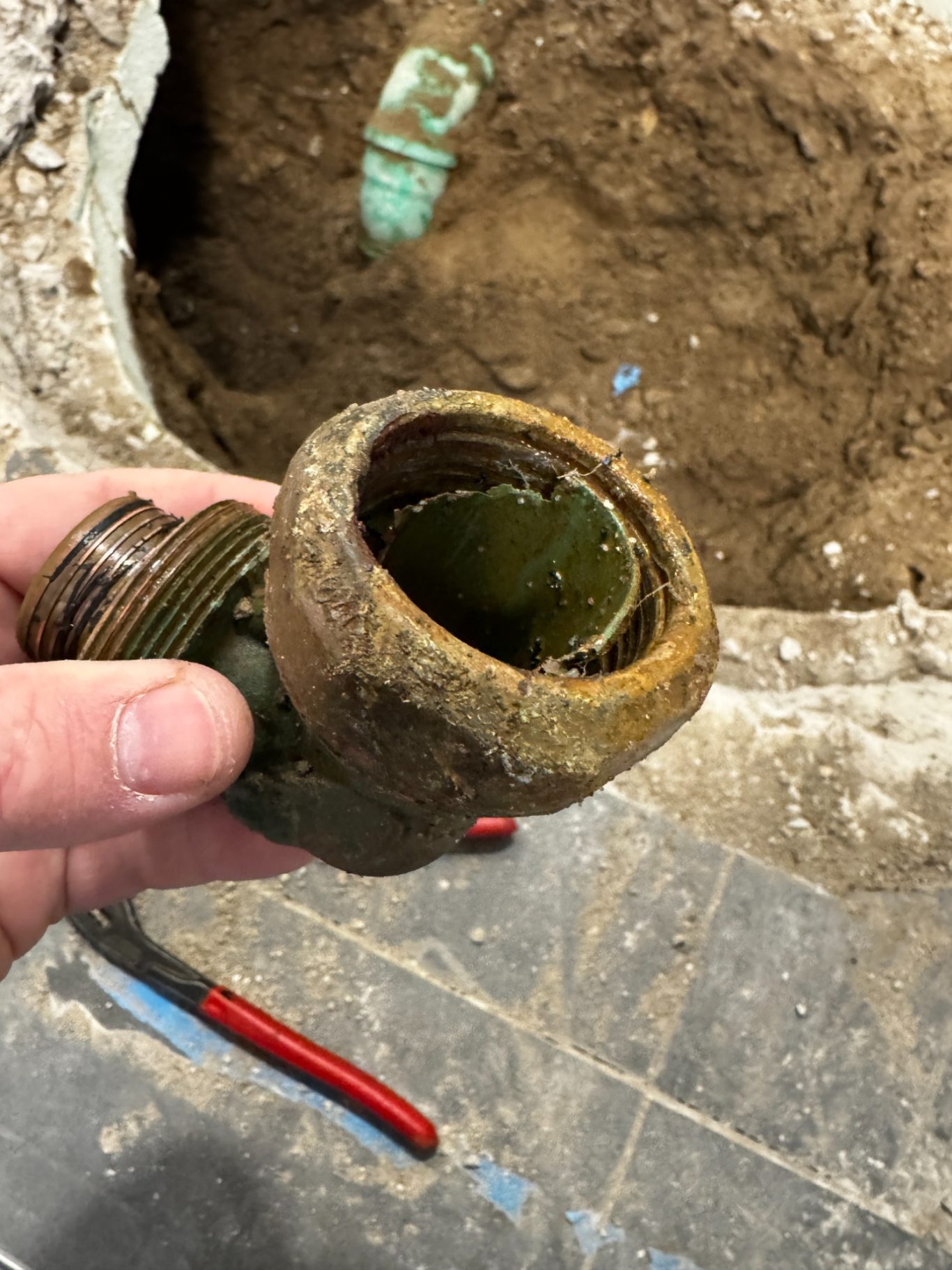 Erdverlegte Trinkwasserleitung unsachgemäßer Einbau und der Rohrbruch ist nicht mehr weit