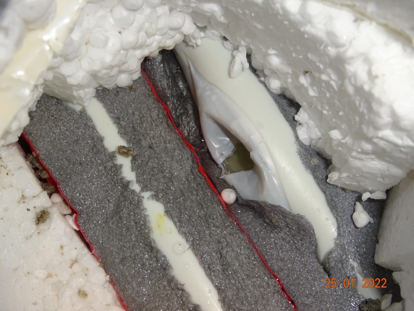 Leckage in einer Trinkwasserleitung Materialermüdung in einer Trinkwasserleitung